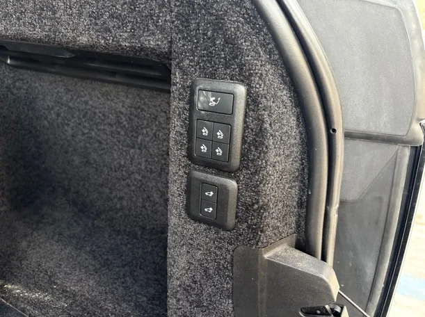 Car image 34