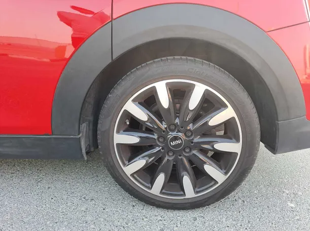 Car image 9