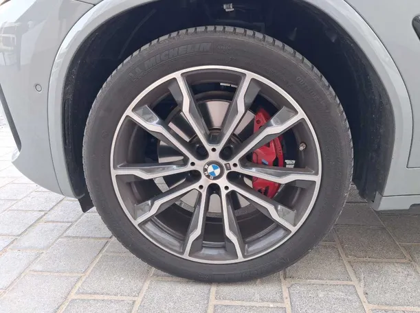 Car image 9