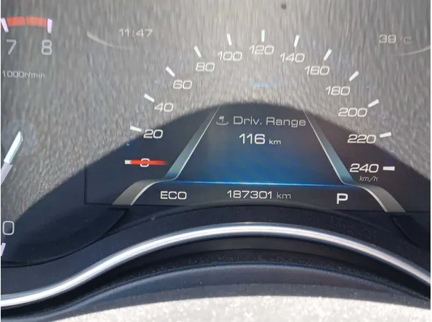 Car image 18
