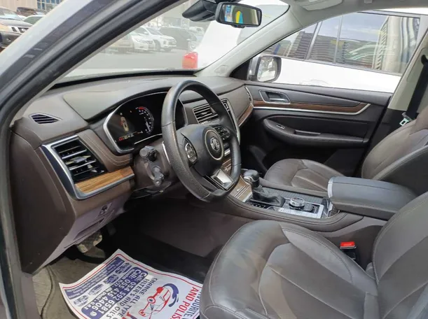 Car image 11