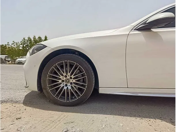 Car image 10