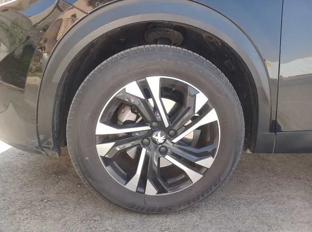 Car image 8