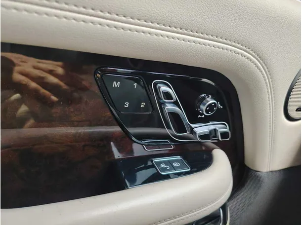 Car image 28
