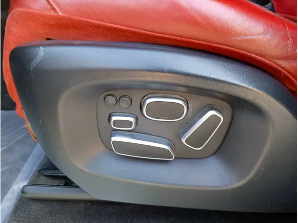 Car image 30