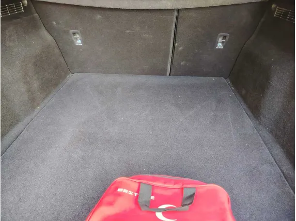 Car image 29