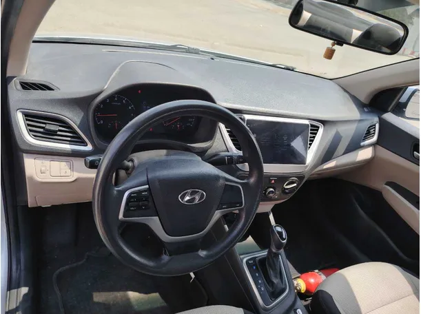 Car image 13
