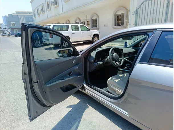 Car image 12