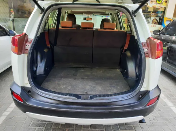 Car image 19