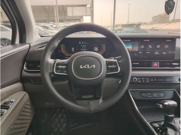 Car image 24