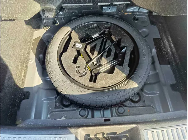 Car image 36