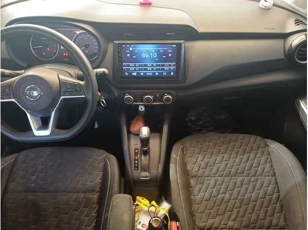 Car image 14