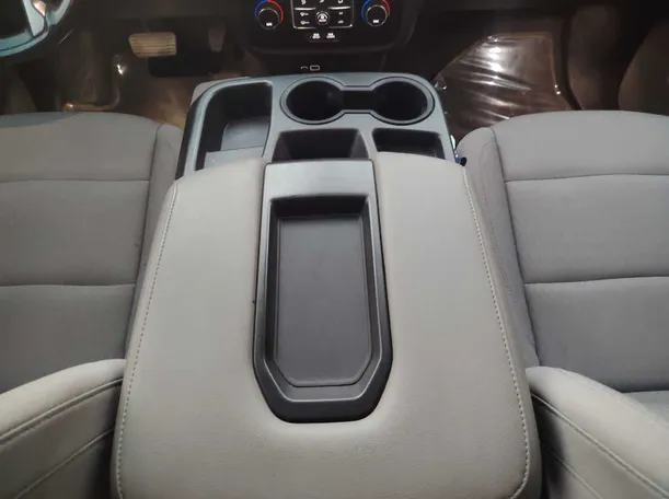 Car image 28