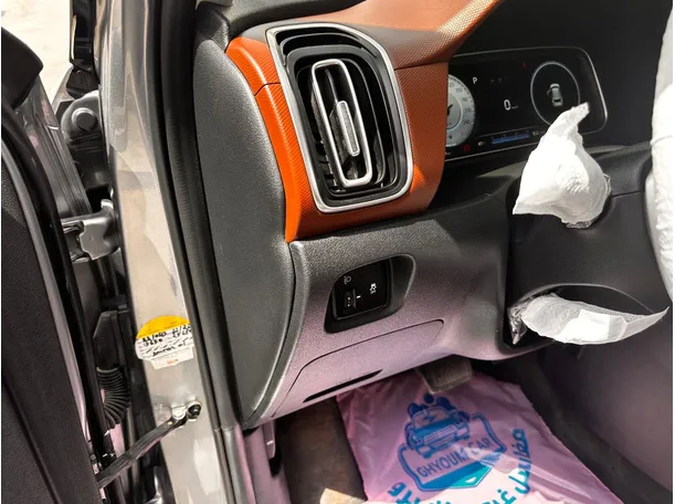 Car image 26