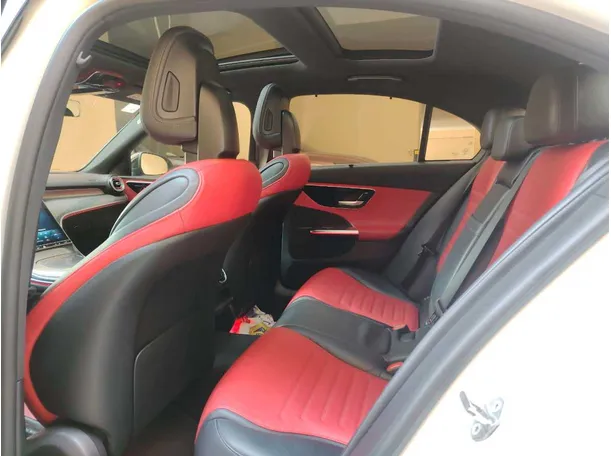 Car image 18
