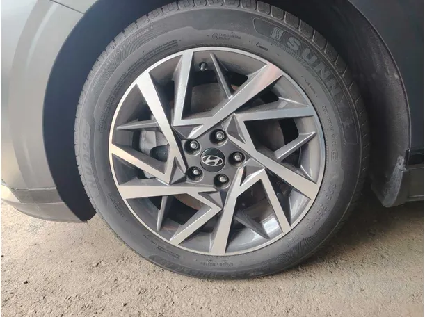 Car image 10
