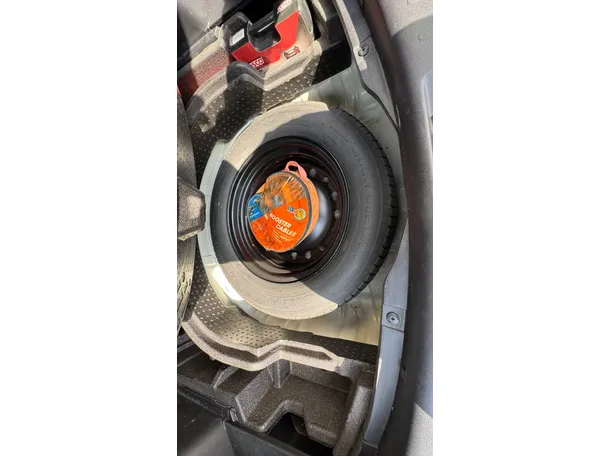 Car image 26