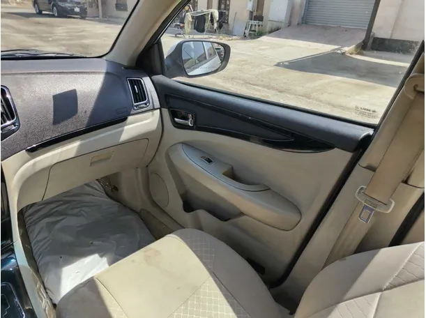 Car image 29