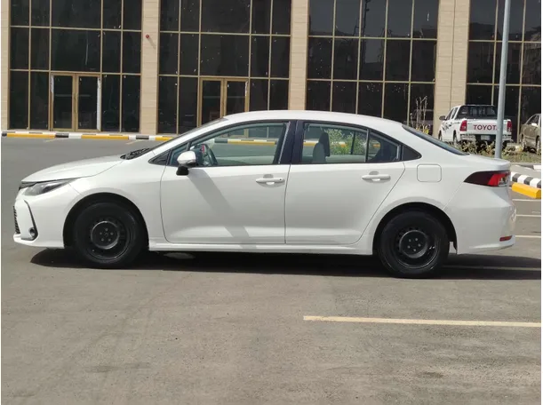 Car image 8