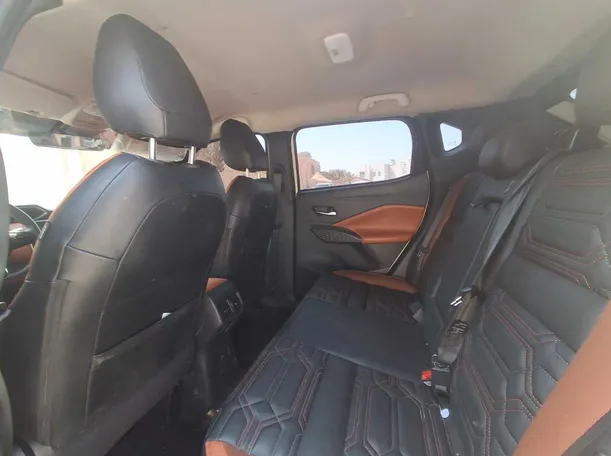Car image 17