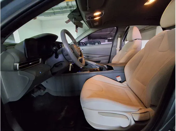 Car image 12