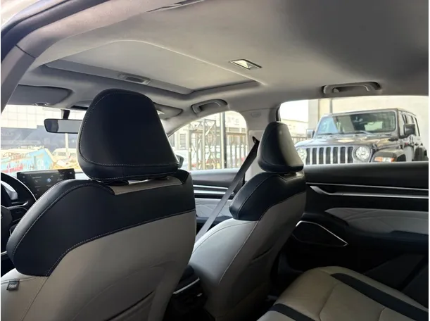 Car image 20