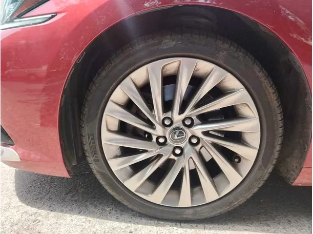 Car image 10