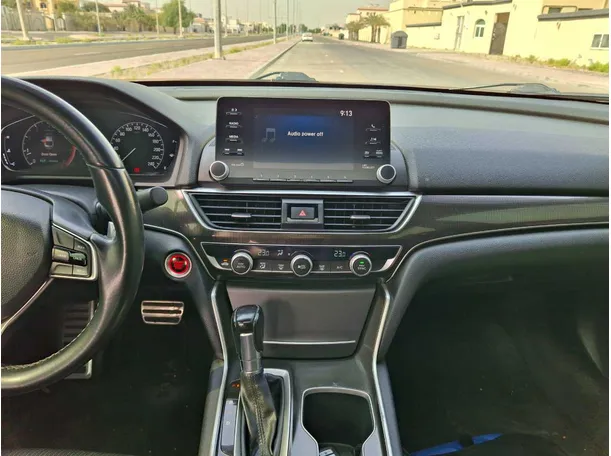Car image 17