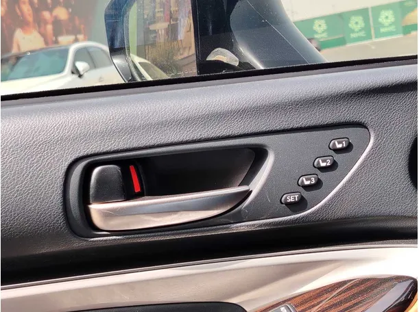 Car image 29