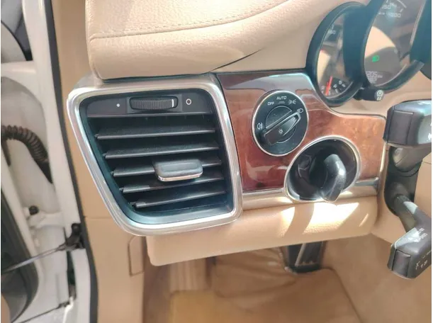 Car image 38