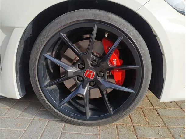 Car image 9