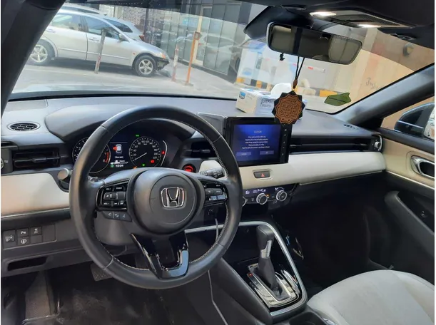 Car image 11