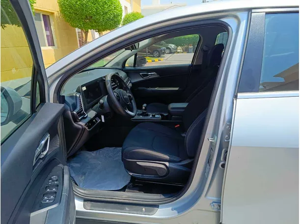 Car image 13