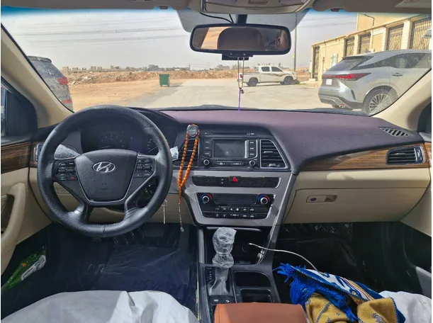 Car image 17