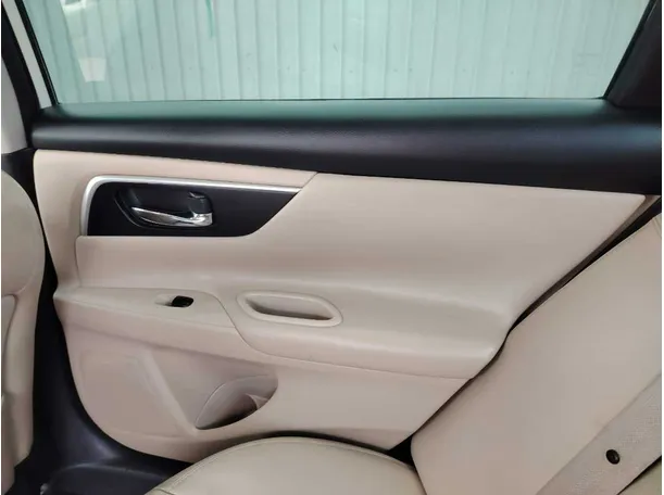 Car image 36