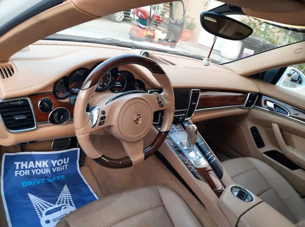 Car image 11
