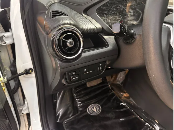 Car image 23