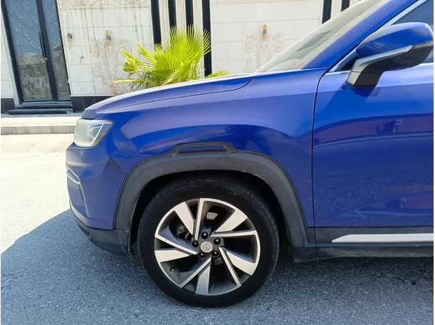 Car image 9