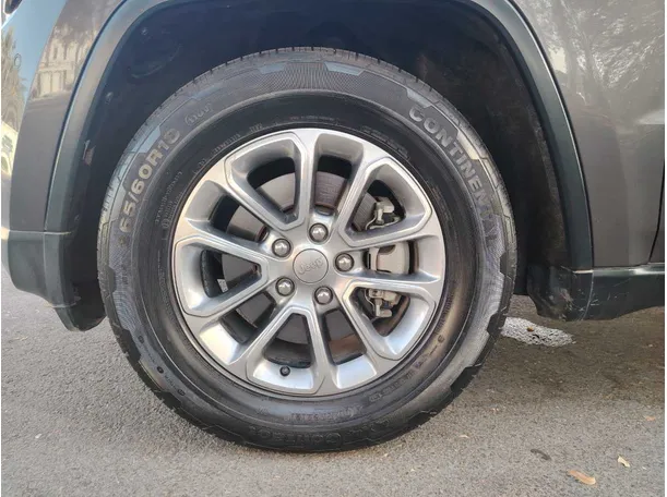 Car image 9