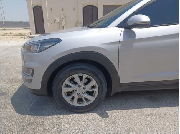 Car image 9