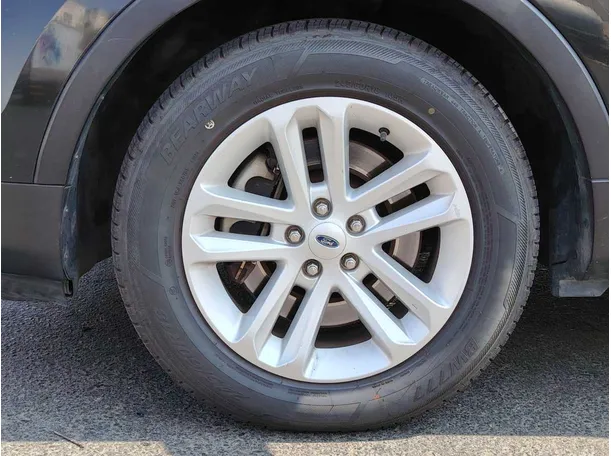 Car image 10