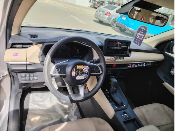 Car image 13