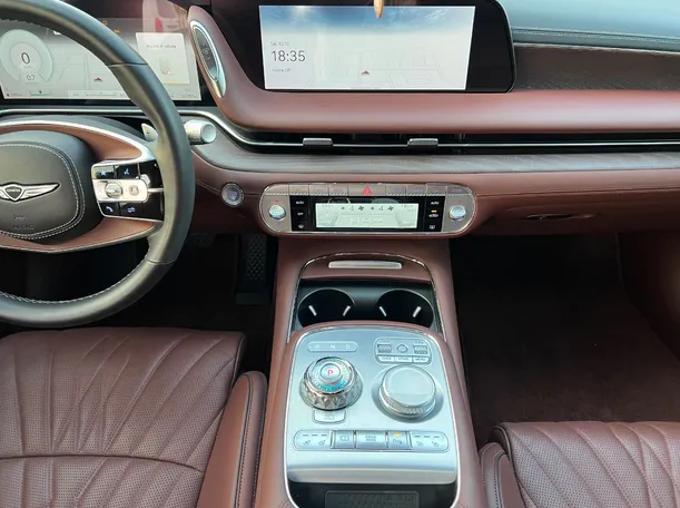 Car image 18
