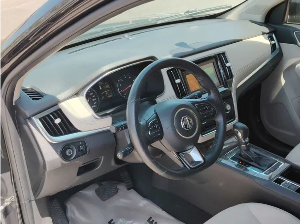 Car image 12