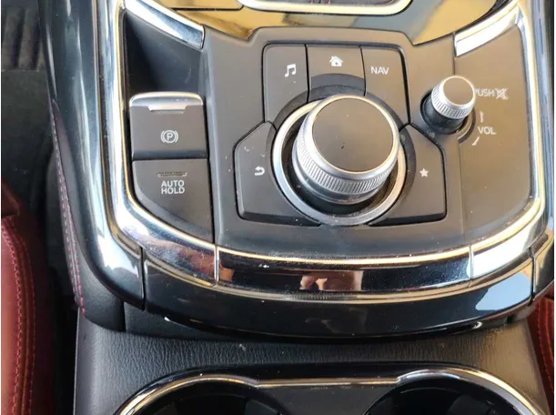 Car image 18