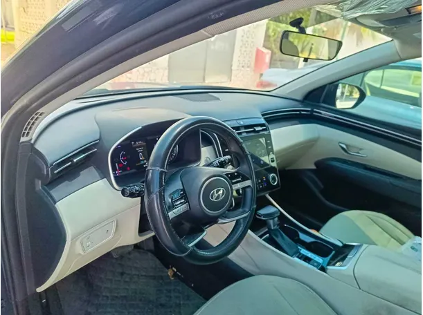 Car image 13