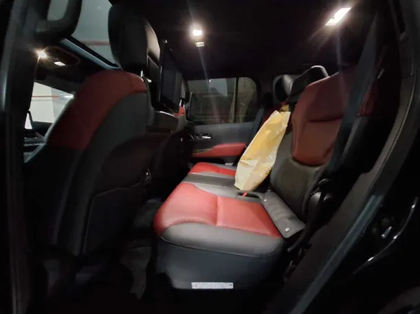 Car image 12
