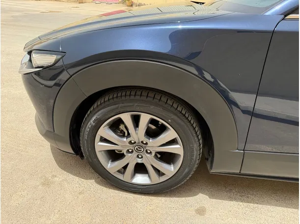 Car image 9