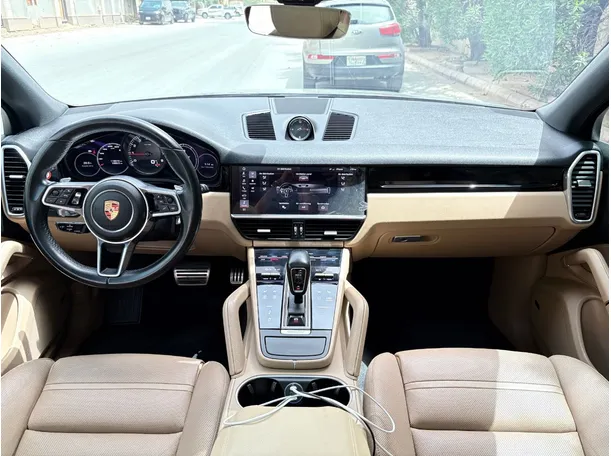 Car image 18