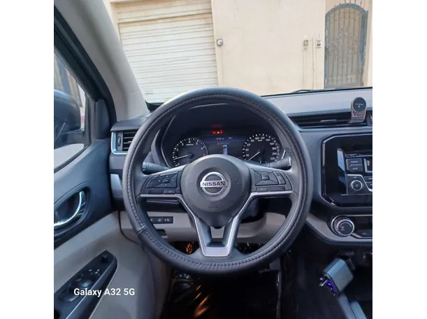 Car image 18